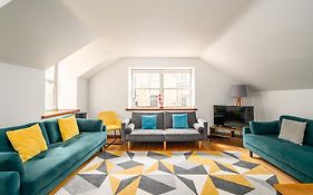 Bright - Central - Sleeps 10