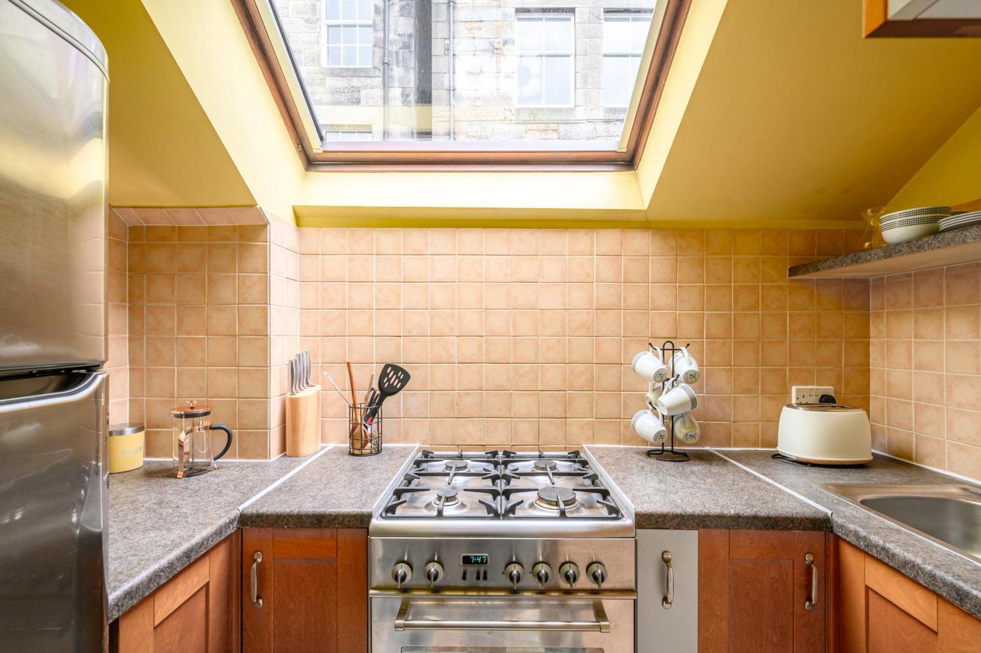 Bright - Central - Sleeps 10 Edinburgh Exterior photo