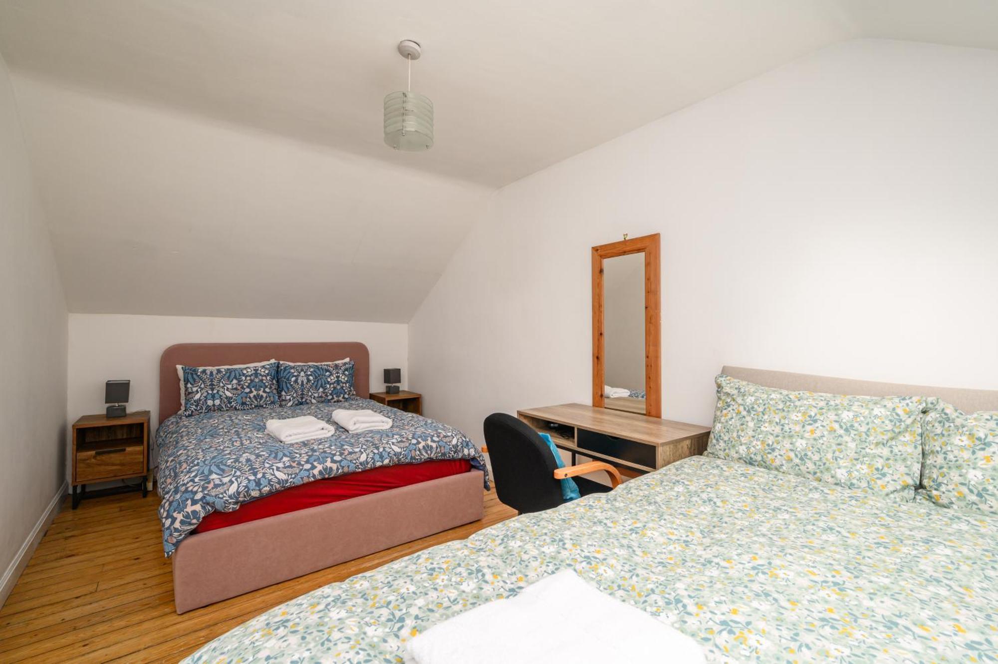 Bright - Central - Sleeps 10 Edinburgh Exterior photo